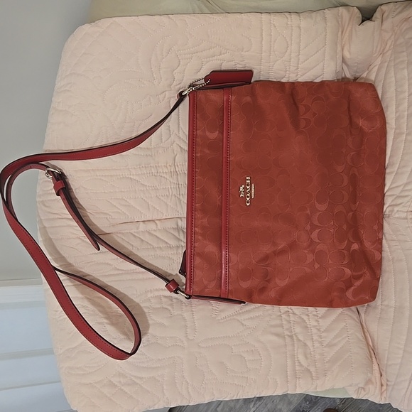 Coach Signature Shoulder Bag in True Red - Picture 4 of 14